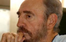 Fidel Castro writes first editorial since surgery