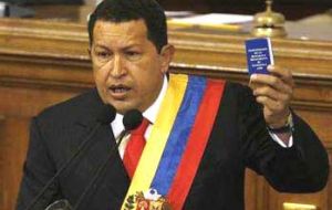 Preaching with the little blue book: “Chavez for ever”