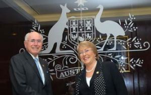 PM John Howard with Pte. Michelle Bachelet