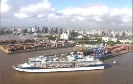  Cruise Infinity calling Buenos Aires port