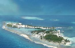 The spectacular cays for Colombia and the postcard for Nicaragua
