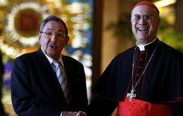 Raul Castro with Cardinal Tarcisio Bertone