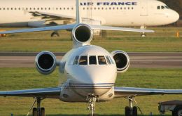 France sends plane to wait for Ingrid Betancourt