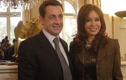 Pte. Sarkozy  and  Mrs. Kirchner during her last visit to France