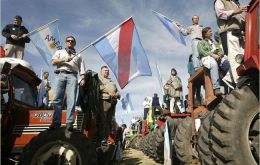 Farmers protest move from the roads to town squares