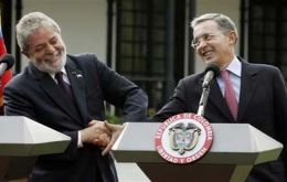  Pte. Lula da Silva, jokes with Pte. Uribe