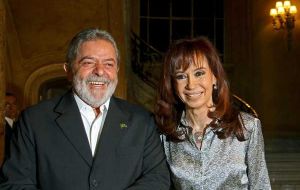 Lula met CFK at the Olivos presidential residential moments after arriving