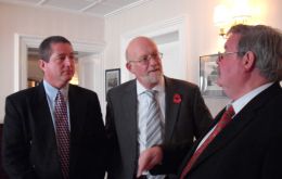 L:R John Rogers (former RM42) HE the Governor Alan Huckle, Shaun Tighe (former Naval Party 8901 and RM40)