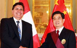 Peruvian pte. Alan Garcia  and his Chinese counterpart Hu Jintao.