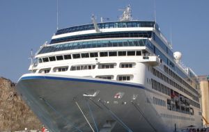 Cruise vessel Nautica