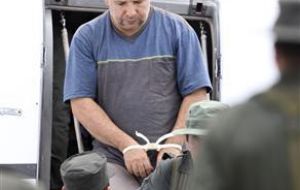 Colombian National Police escort drug lord Daniel Rendon Herrera, alias “Don Mario”