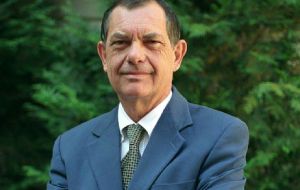OIE Director General Dr. Bernard Vallat honoured at the Asuncion National University