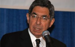 President Oscar Arias has the support from the Obama administration, ousted Zelaya and interim Micheletti