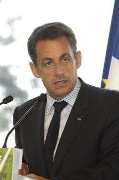 Tweet. Sarkozy considers