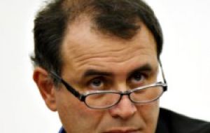 Guru-economist Nouriel Roubini has warned about the risks and consequences of carry trade