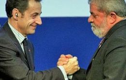 Lula da Silva and Sarkozy at the same table talk in the name of the poor