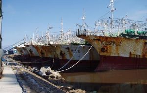 Chinese jiggers docked in Montevideo