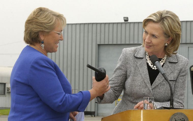 “We are committed to our partnership and friendship with Chile” said Secretary of State Hillary Clinton to President Bachelet. 