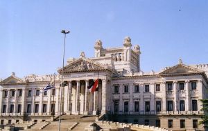 The budget deficit and a massive influx of foreign capital distorted Uruguay’s finances in the electoral year 2009