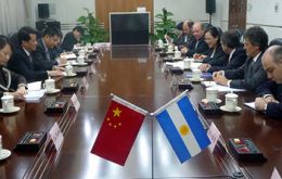 The Argentine delegation meeting with the Chinese envoys