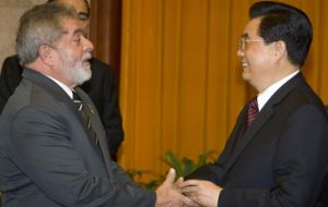 Presidents Lula da Silva and Hu Jintao signed several trade and investment agreements 
