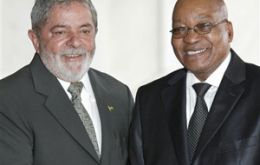 Lula da Silva next to Jacob Zuma 