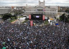 250.000 thousands fans at the Parliament