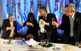 The Argentine president makes a toast for integration 