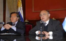 Almagro and Timerman address the press following the marathon meeting
