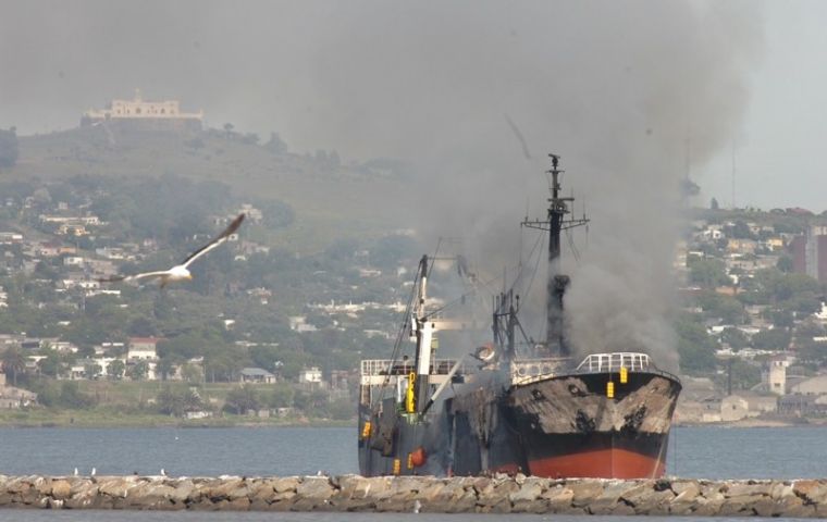 The vessel burning in the bay of Montevideo. (Photo credit El Pais) 