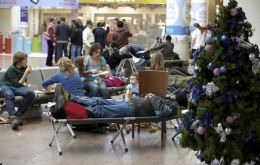 Thousands remain stranded in EU main air terminals 