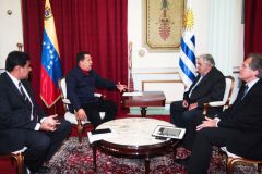 Ptes. Chavez - Mujica meeting with his FA Ministers