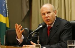 Mantega announces the new measures but analysts are not so sure 