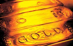 Gold also hit a new record as it closes on 1.500 USD an ounce 