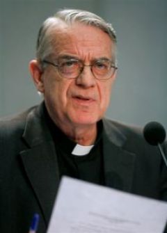 Vatican spokesperson Jesuit Father Federico Lombardi read a brief release 