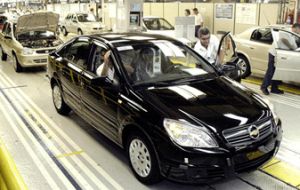 Car production in April slipped 0.4% and sales grew by 11.7%

