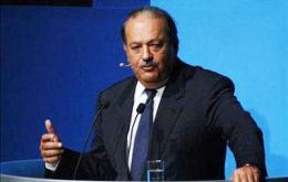 Mexican mogul Carlos Slim says Chile still has to improve education and poverty levels 