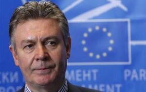 EU Trade Commissioner Karel De Gucht set out a compromise plan 