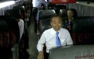 UN Secretary arrived by bus at Bs. Aires (Photo PERFIL)