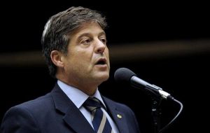 Mendes Ribeiro as well as outgoing Rossi and Vice president belong to the all powerful PMDB 