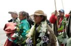 People took to the streets with flowers to receive the Indians