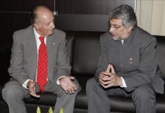 Paraguay&rsquo;s President Fernando Lugo was the host of the meeting, which as usual included the King of Spain, Juan Carlos  (L)