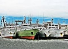 Spanish vessels docked in the port of Montevideo, after undergoing Argentine ‘frisking’