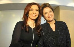 Cristina Fernandez and Dilma Rousseff share smiles in the official picture 