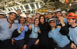 The Argentine president at the Toyota plant 