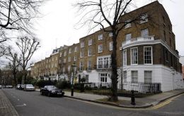 The square near Kensington Palace has topped a survey of house prices<br />
 