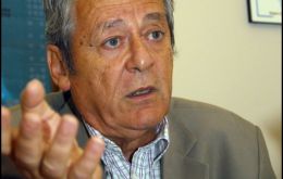 Kunkel claims England has been attacking River Plate countries since 1806<br />
<br />
