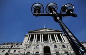 Bank of England left rates at 0.50% and maintained the £ 275 billion stimulus plans