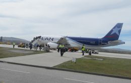 The weekly LAN Airbus at MPA in the Falklands 