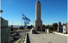 The Monument to the Argentine flag in Rosario, next to the Paraná River 